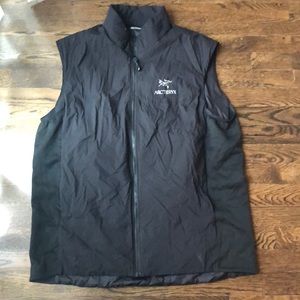 Arcteryx nylon vest with stretchy side panel
